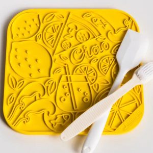 Lick Mat For Dogs - A Great Way To Combat Boredom & Give Them Fun - 4 Colours